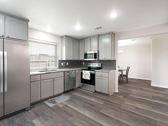 3rd image of 2504 Hanson Rd