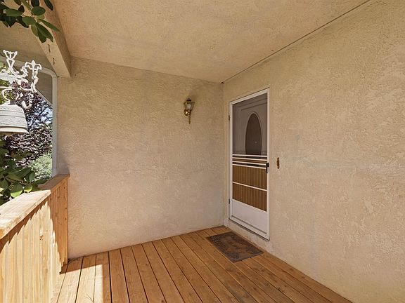 3rd image of 12751 Cresthaven Dr