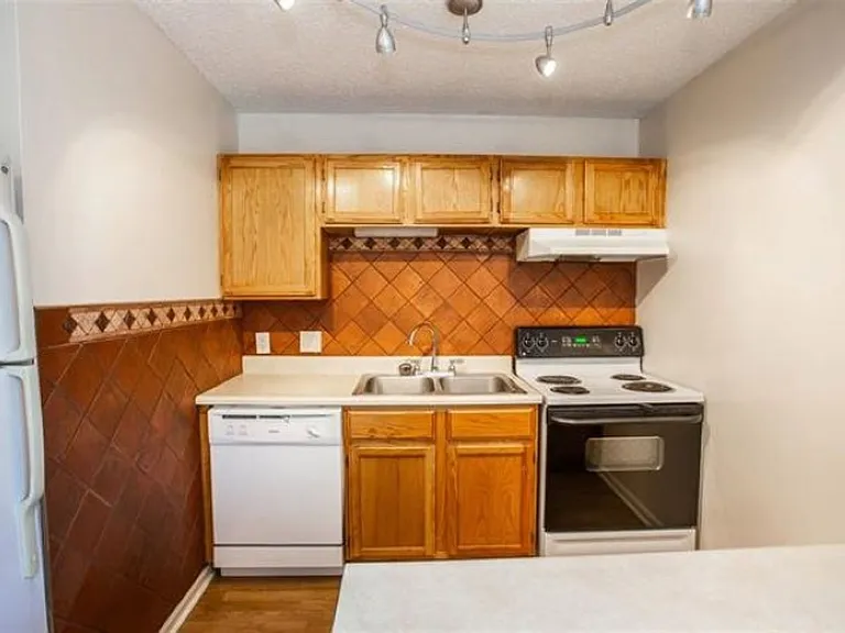 701 Dondee Dr #10 — Photo 6