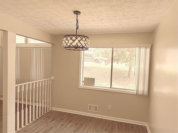 5th image of 4707 Riverwood Cir