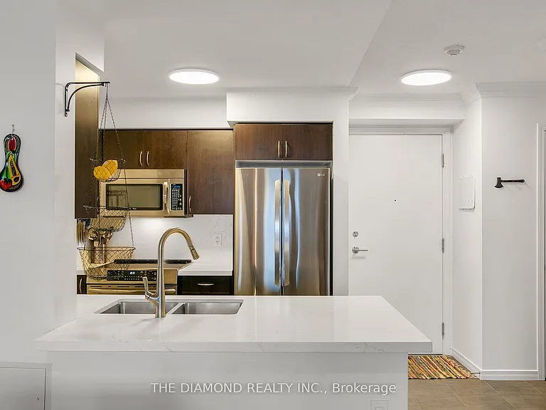 61 Heintzman St #1501 — Photo 20