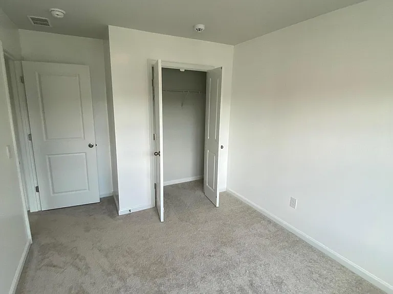 135 E Sunrise Ln — Photo 22