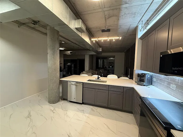 10 N Summerlin Ave #34 — Photo 8