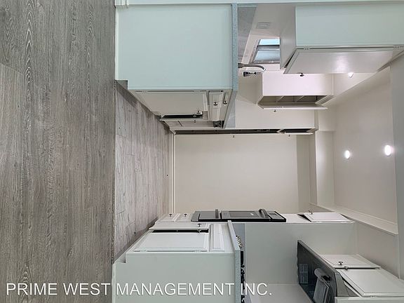 4th image of 1532 N Hayworth Ave #14