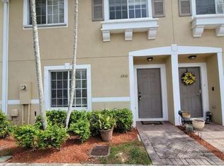 5910 Manchester Way, Fort Lauderdale, FL 33321