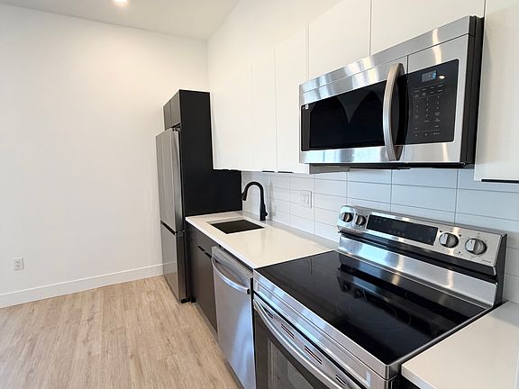 4th image of 1629-39 S 28th St #36