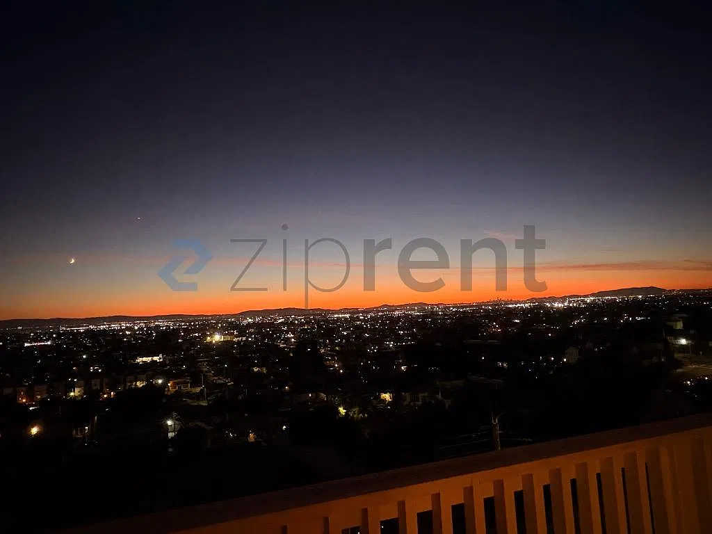 3 bed, 2.5 bath, 1478 sqft, $4,350 — Photo 2