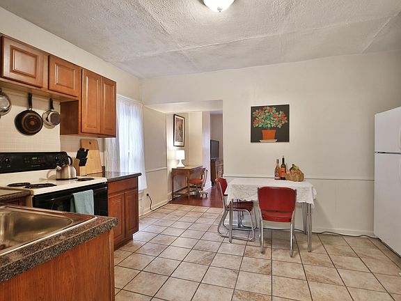 5th image of 2466 Indianola Ave #B