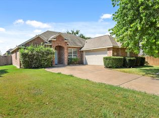 6402 Peach Tree Ct, Midlothian, TX 76065
