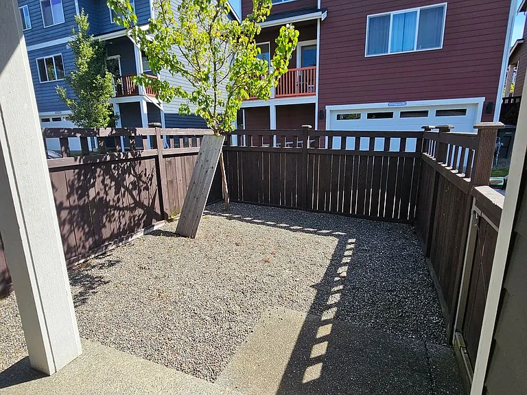 2444 Seringa Ave — Photo 16