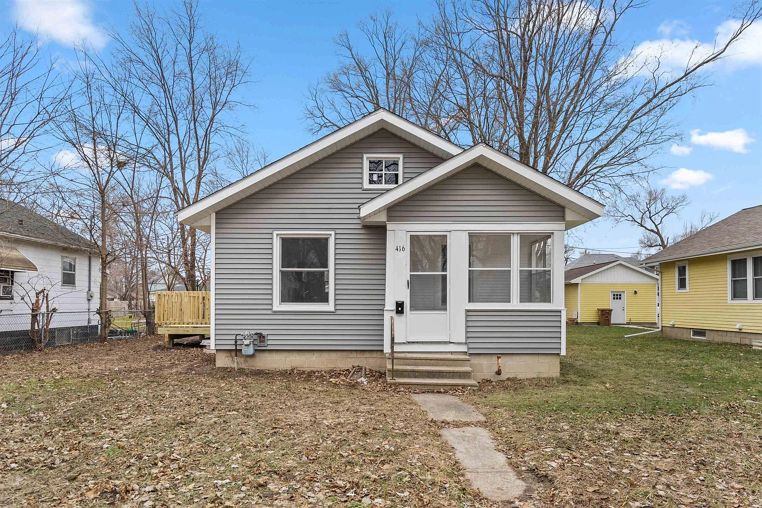 416 Saxon St photo 1