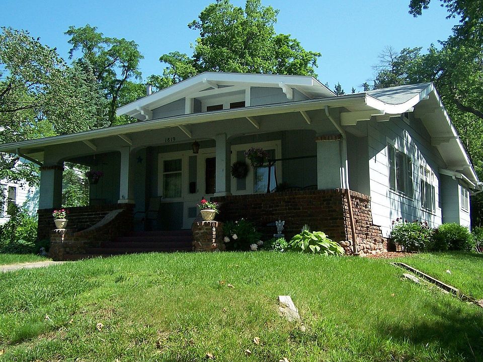 2nd image of 1819 Poyntz Ave