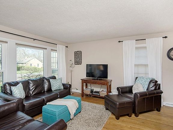 3rd image of 5649 Indianola Ave