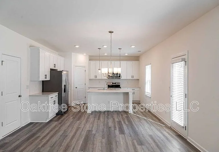 3348 Pepperpike Ct — Photo 2