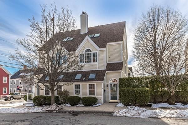 1st image of 47A Warren St #47