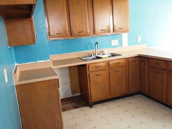 4th image of 3220 Liberty Dr