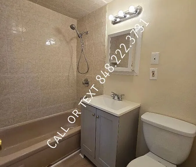 559 Groom St #1ST FL — Photo 6