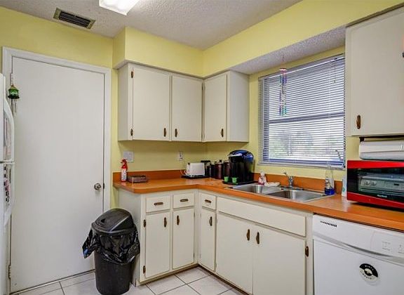 5th image of 255 Rotonda Blvd W APT B