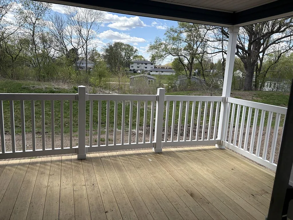 3 bed, 2.0 bath, 1460 sqft, $2,050 — Photo 4