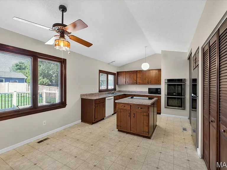 4038 N Bridge Dr — Photo 9