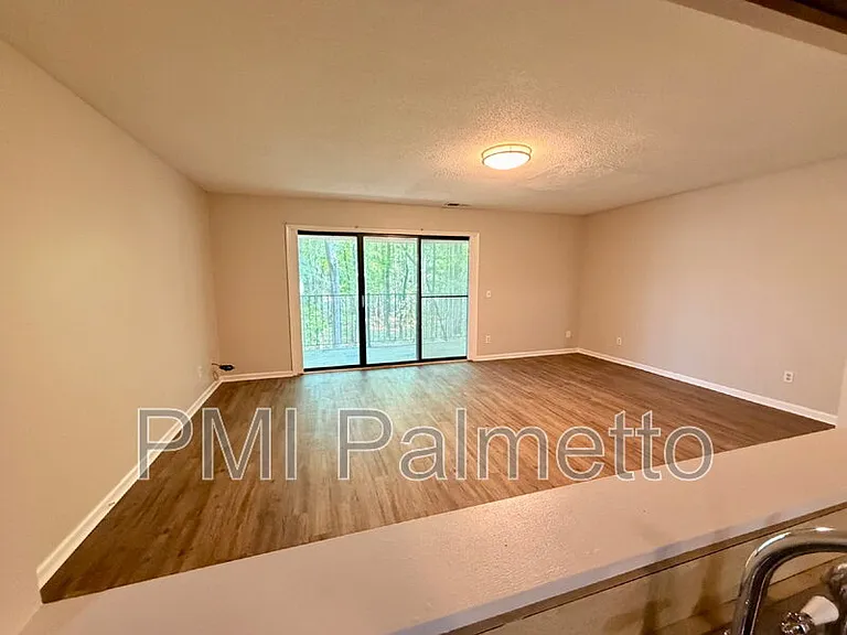 33 Chestnut Ferry Rd #202 — Photo 8