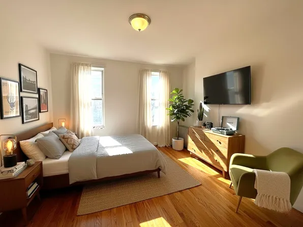 58-10 Myrtle Avenue image 2 of 15