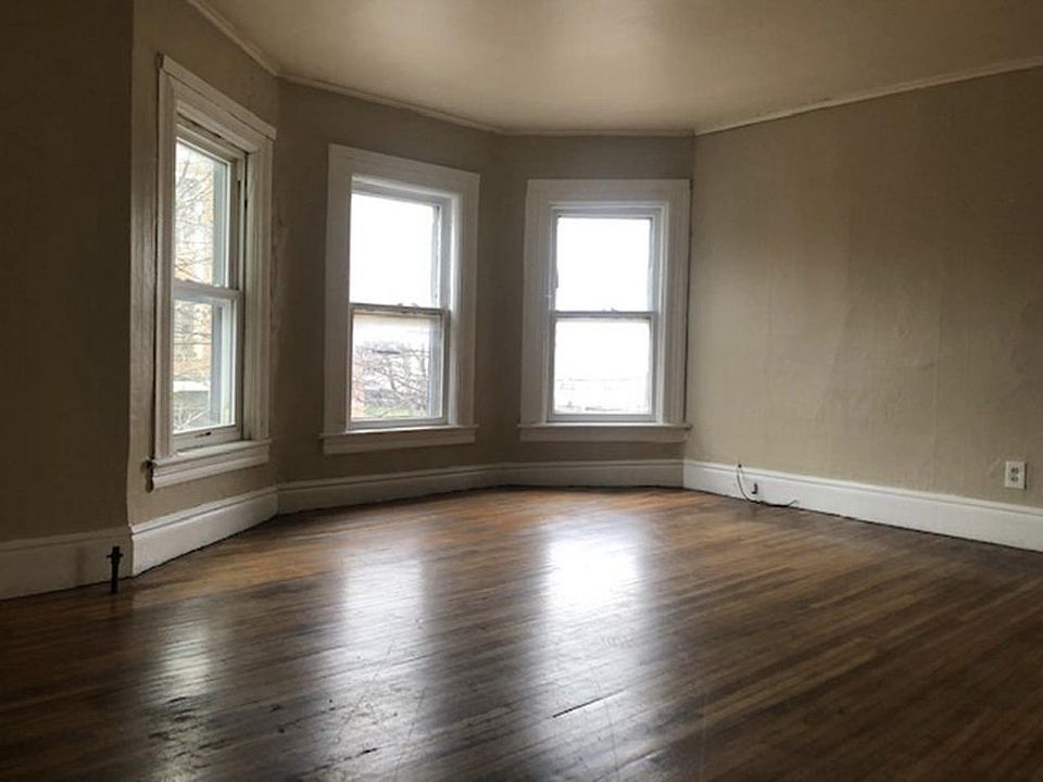 1st image of 121 Schiller St #2