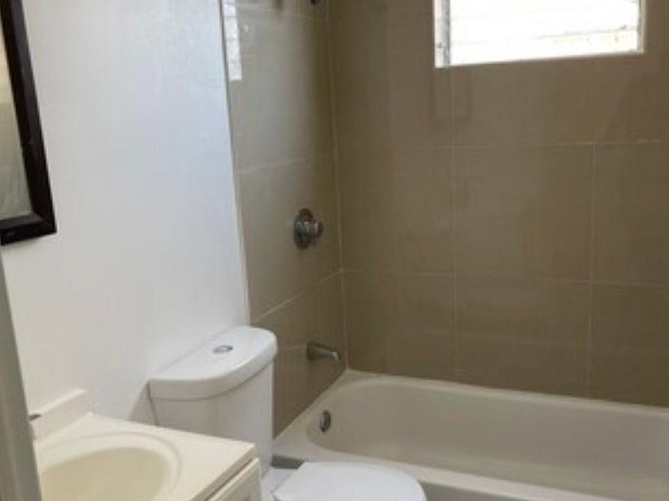 2nd image of 428 SW 9th St APT 3