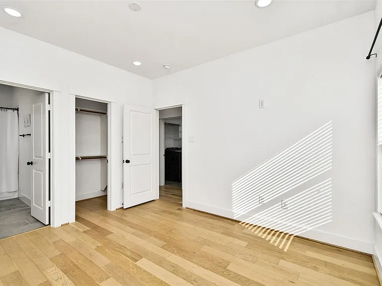 208 N York St #B — Photo 25