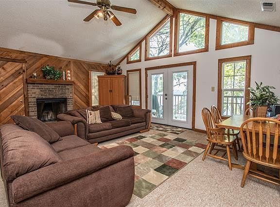 3rd image of 30 Chaparral Dr
