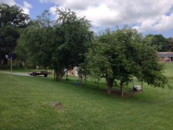 4th image of 16008 Elementary Dr