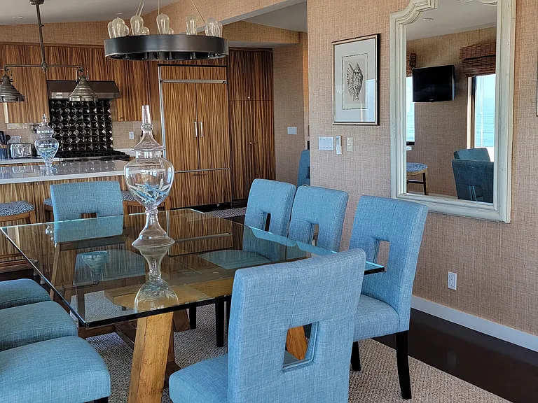Dining area will acomodate 10