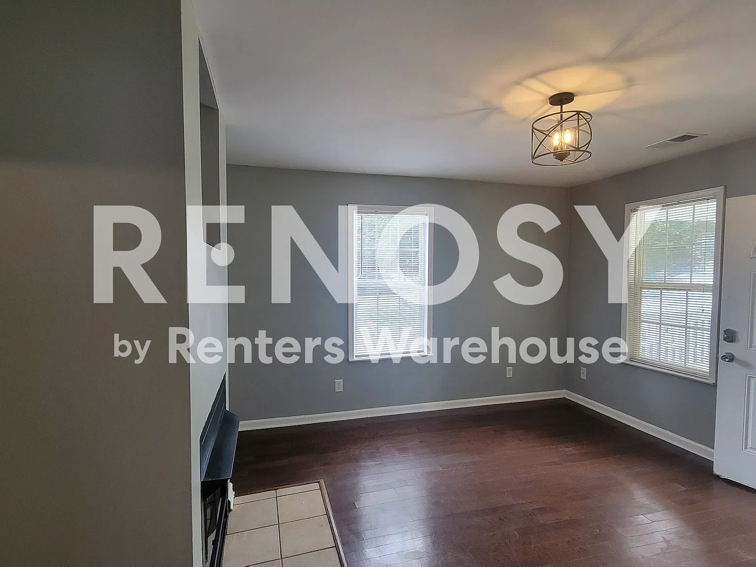 Charming 3 Bedroom 2 Bath near Airport and Virgina Ave — Photo 4