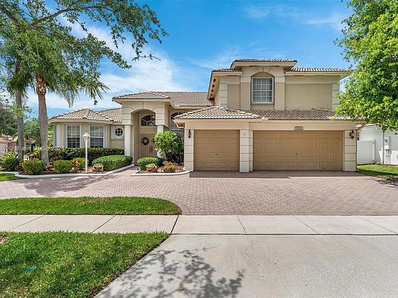 3rd image of 1824 NW 139th Ter