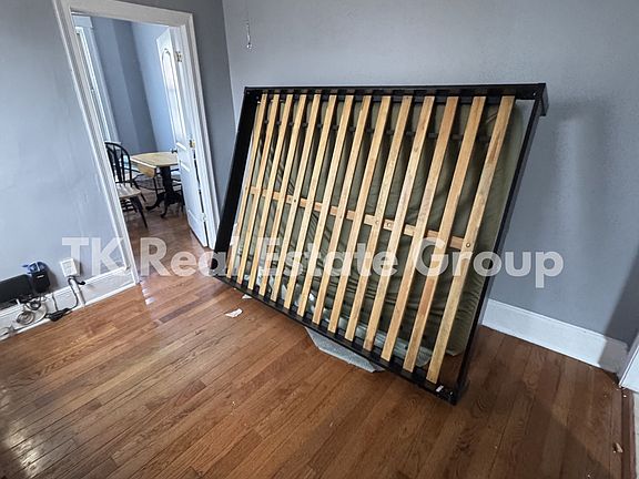 2nd image of 919 22nd St APT 1R