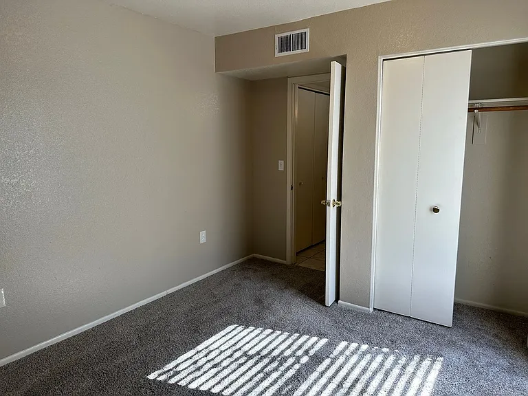 217 E Washington Ave — Photo 11