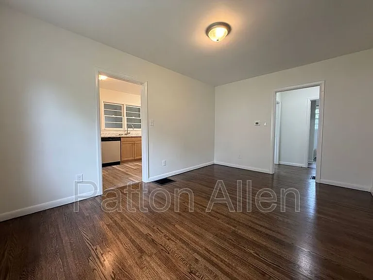 184 Pennsylvania Ave — Photo 5