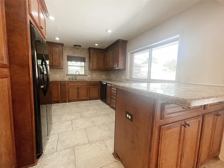 9655 Meadowcroft Dr — Photo 7