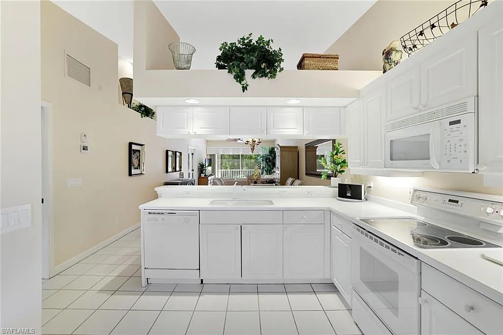2 bed, 2.0 bath, 1349 sqft, $5,000 — Photo 4