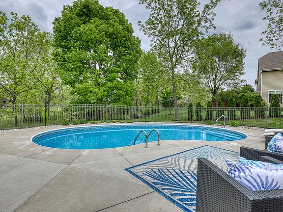 4th image of W273N2415 Arlington Ct