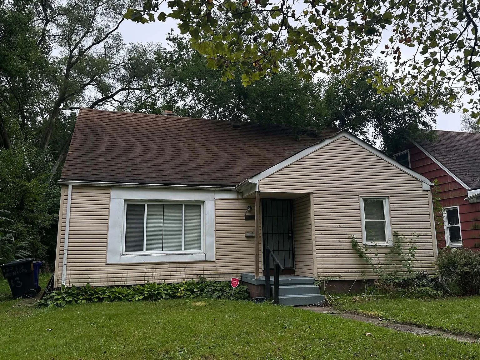 3 bed, 1082 sqft, $1,300 — Photo 1