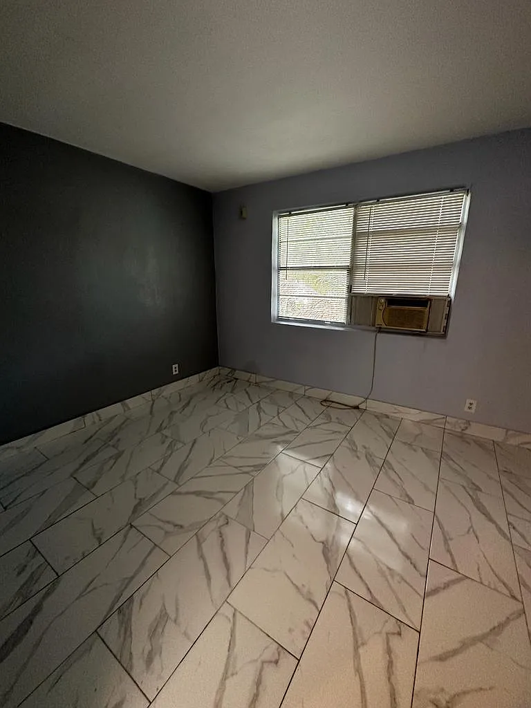 3251 Southwest 44th Avenue - 201 — Photo 3