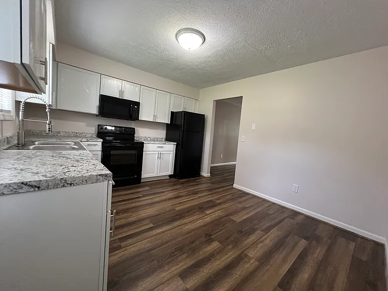512 Shenandoah Dr — Photo 3