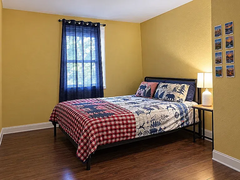 2 bed, 750 sqft, $2,300 — Photo 1