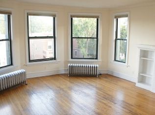 2340 N Spaulding Ave #1B, Chicago, IL 60647