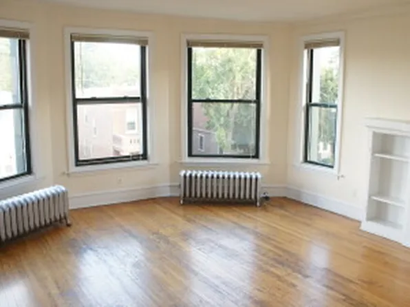 2340 N Spaulding Ave #1B, Chicago, IL 60647