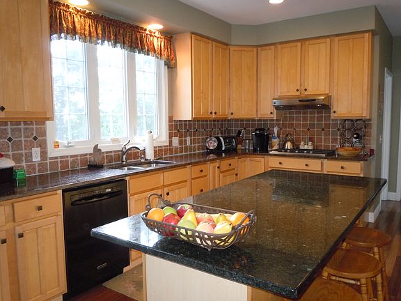Spacious, bright kitchen