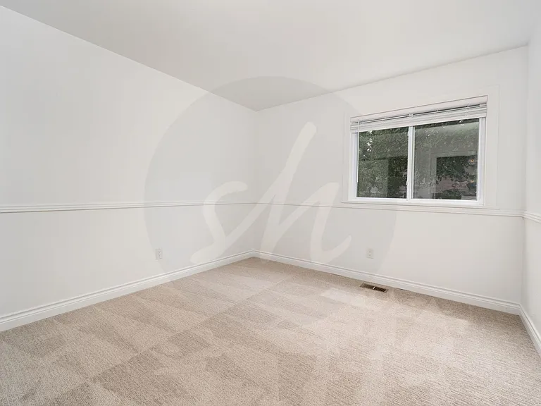 565 Wycliffe Dr — Photo 14