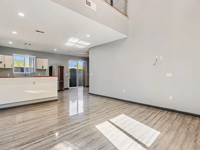1805 N 51st St #307 — Photo 5