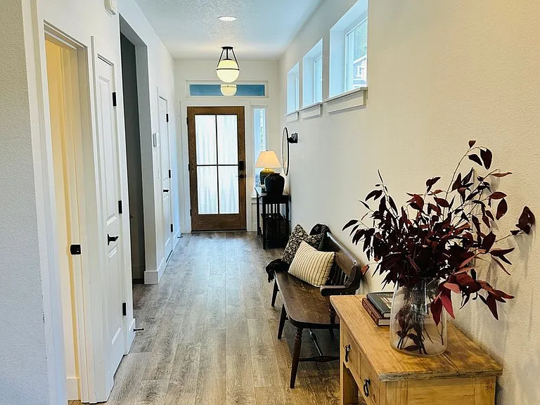 158 S 39th Dr — Photo 6